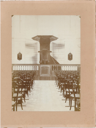 WAT120003816 Interieur en preekstoel van de lutherse kerk